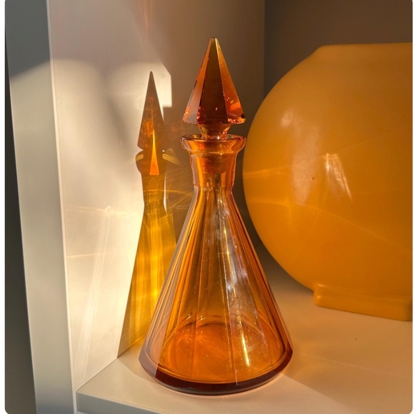 Vintage Art Deco • Amber Crystal Cut Glass Glass Large Prism Style Decanter - Picture 4 of 10